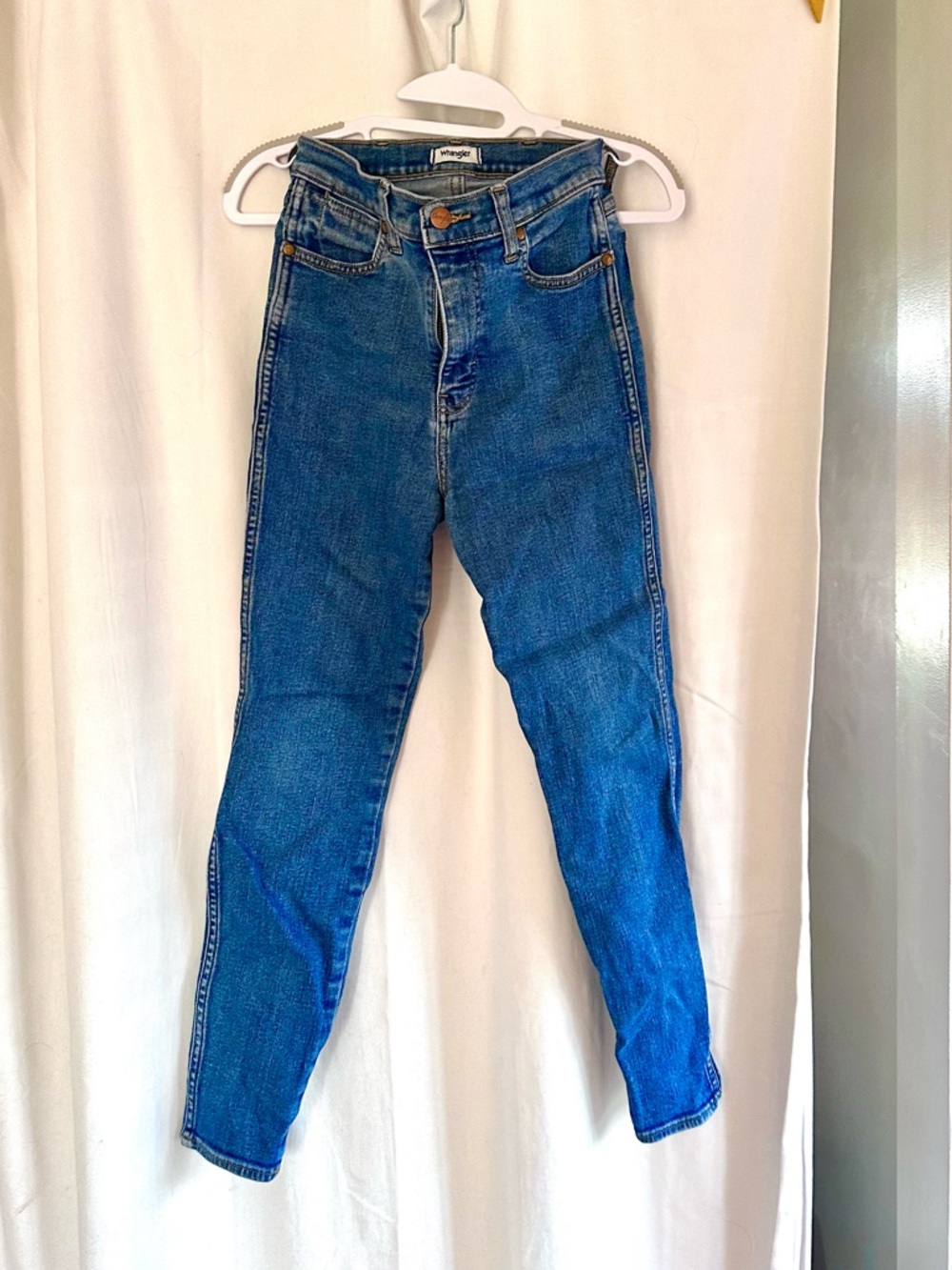 Wrangler High-Rise Skinny Jeans in Medium Blue